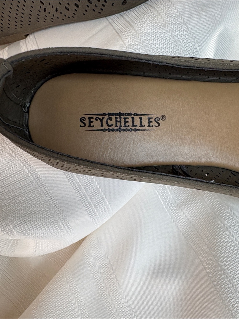 Seychelles Petunia Olive Perforated Pointed Flats size 8 - Picture 9 of 10